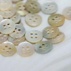 petits boutons nacre