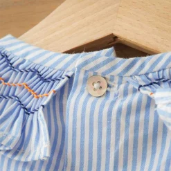 petit bouton nacre cousu