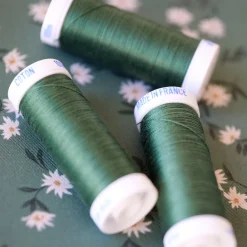 Fil à coudre vert sapin