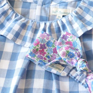 col froncé blouse vichy et accessoire coiffure assorti