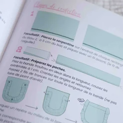 detail livret Petite Rosee bleu macaron