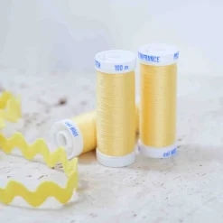 Fil couture jaune