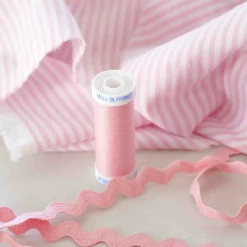 fil à coudre rose