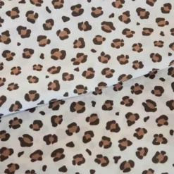 Tissu popeline de coton motif léopard fond blanc cassé pour couture