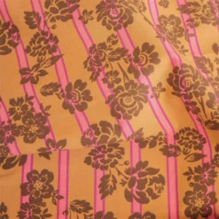 tissu fleurs indiennes camel et rose