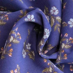 tissu velours milleraies en coton imprimé fleurs bleues